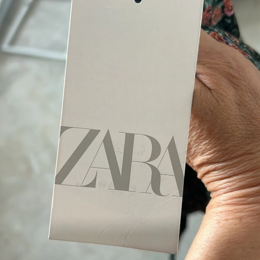 Zara New With Tags Long‎ Sleeve Floral Crop Top. Size S